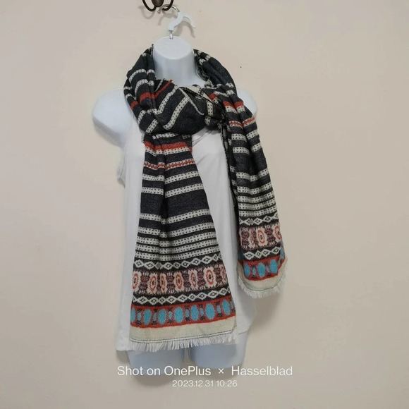 Striped Aztec Fringe Hem Multifunctional Rectangle Scarf - Picture 4 of 5